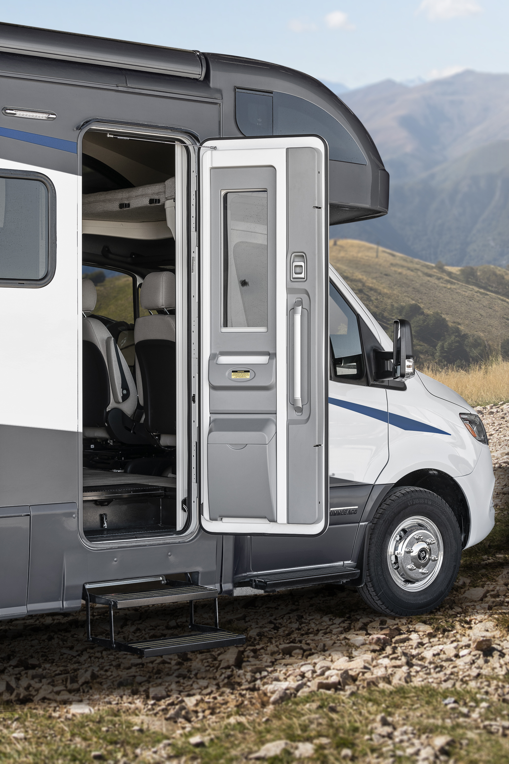 2026 Winnebago Voyage 5W V3134RL photo 2